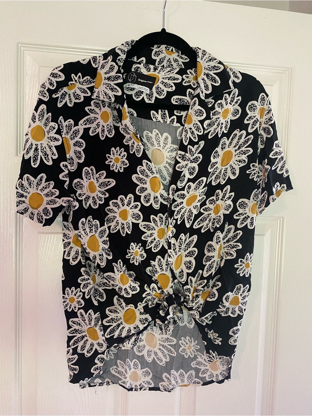 Original Use Black Daisy Print Short Sleeve Tie-Front Top
